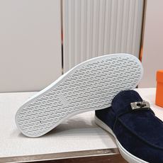 顶版 男士+10情侣款 Hermes 爱马仕2026 新款老钱风kelly扣休闲鞋工艺极致,同步专柜上新 顶版 男士+10情侣款 Hermes 爱马仕2026 新款老钱风kelly扣休闲鞋工艺极致,同步专柜上新