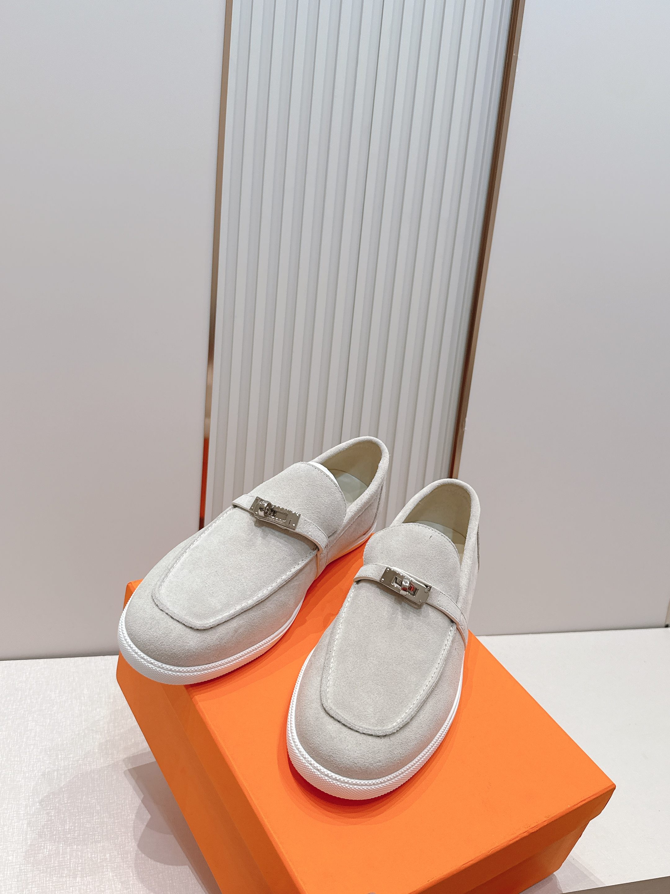 顶版 男士+10情侣款 Hermes 爱马仕2026 新款老钱风kelly扣休闲鞋工艺极致，同步专柜上新