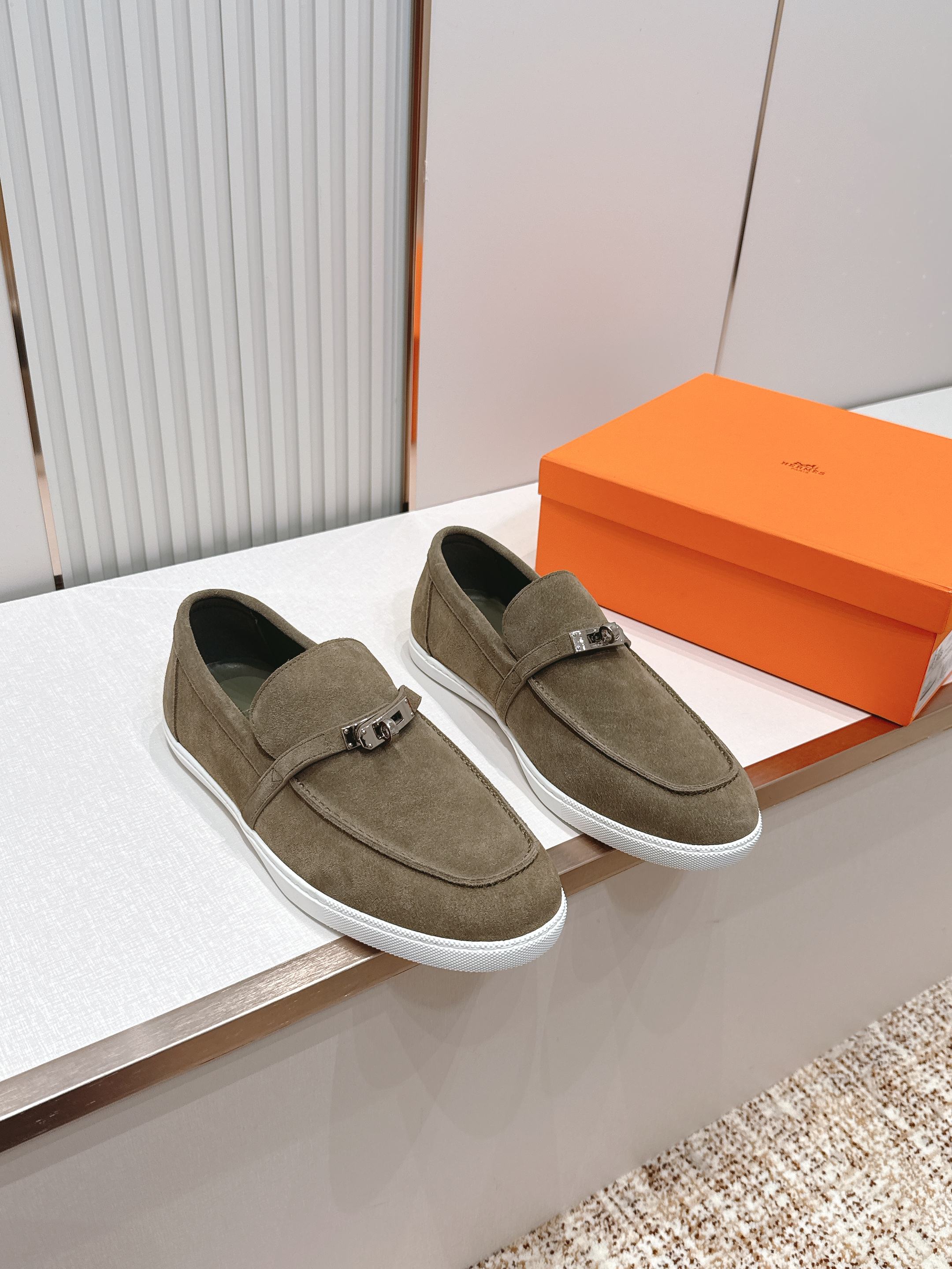 顶版 男士+10情侣款 Hermes 爱马仕2026 新款老钱风kelly扣休闲鞋工艺极致，同步专柜上新