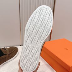 顶版 男士+10情侣款 Hermes 爱马仕2026 新款老钱风kelly扣休闲鞋工艺极致,同步专柜上新 顶版 男士+10情侣款 Hermes 爱马仕2026 新款老钱风kelly扣休闲鞋工艺极致,同步专柜上新