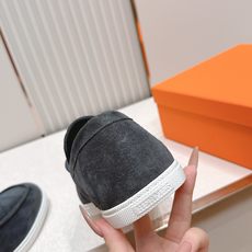 顶版 男士+10情侣款 Hermes 爱马仕2026 新款老钱风kelly扣休闲鞋工艺极致,同步专柜上新 顶版 男士+10情侣款 Hermes 爱马仕2026 新款老钱风kelly扣休闲鞋工艺极致,同步专柜上新