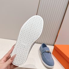 顶版 男士+10情侣款 Hermes 爱马仕2026 新款老钱风kelly扣休闲鞋工艺极致,同步专柜上新 顶版 男士+10情侣款 Hermes 爱马仕2026 新款老钱风kelly扣休闲鞋工艺极致,同步专柜上新