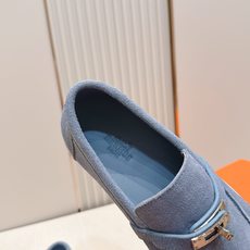 顶版 男士+10情侣款 Hermes 爱马仕2026 新款老钱风kelly扣休闲鞋工艺极致,同步专柜上新 顶版 男士+10情侣款 Hermes 爱马仕2026 新款老钱风kelly扣休闲鞋工艺极致,同步专柜上新