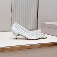Jimmy Choo 蕾丝系带高跟鞋 Jimmy Choo蕾丝拼接高跟鞋,尖头设计+细高跟,优雅又性感✨ Jimmy Choo 蕾丝系带高跟鞋 Jimmy Choo蕾丝拼接高跟鞋,尖头设计+细高跟,优雅又性感✨