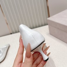 Jimmy Choo 蕾丝系带高跟鞋 Jimmy Choo蕾丝拼接高跟鞋,尖头设计+细高跟,优雅又性感✨ Jimmy Choo 蕾丝系带高跟鞋 Jimmy Choo蕾丝拼接高跟鞋,尖头设计+细高跟,优雅又性感✨