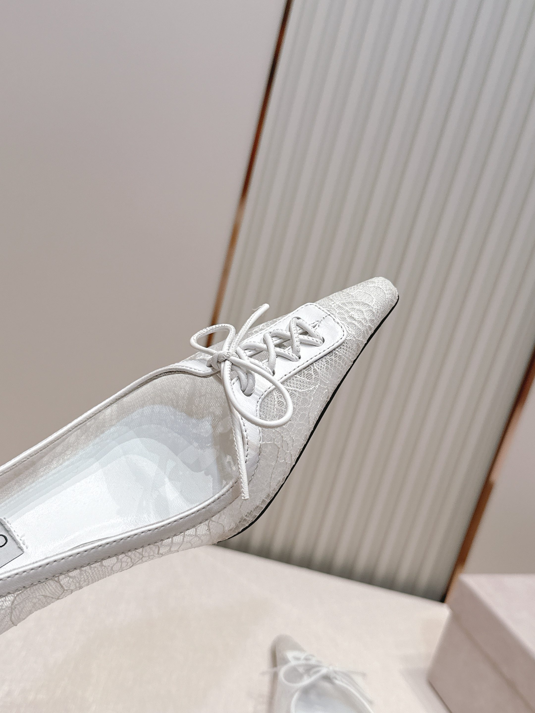 Jimmy Choo 蕾丝系带高跟鞋 Jimmy Choo蕾丝拼接高跟鞋,尖头设计+细高跟,优雅又性感✨ Jimmy Choo 蕾丝系带高跟鞋 Jimmy Choo蕾丝拼接高跟鞋,尖头设计+细高跟,优雅又性感✨
