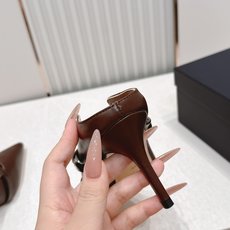 Malone Souliers 尖头高跟凉鞋 这鞋型绝了! 穿上就是腿精本精!设计感拉满~采用光滑牛皮, Malone Souliers 尖头高跟凉鞋 这鞋型绝了! 穿上就是腿精本精!设计感拉满~采用光滑牛皮,