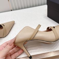 Malone Souliers 尖头高跟凉鞋 这鞋型绝了! 穿上就是腿精本精!设计感拉满~采用光滑牛皮, Malone Souliers 尖头高跟凉鞋 这鞋型绝了! 穿上就是腿精本精!设计感拉满~采用光滑牛皮,