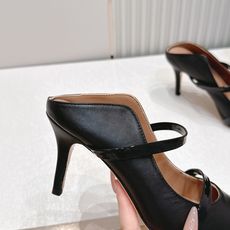 Malone Souliers 尖头高跟凉鞋 这鞋型绝了! 穿上就是腿精本精!设计感拉满~采用光滑牛皮, Malone Souliers 尖头高跟凉鞋 这鞋型绝了! 穿上就是腿精本精!设计感拉满~采用光滑牛皮,