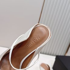 Malone Souliers 尖头高跟凉鞋 这鞋型绝了! 穿上就是腿精本精!设计感拉满~采用光滑牛皮, Malone Souliers 尖头高跟凉鞋 这鞋型绝了! 穿上就是腿精本精!设计感拉满~采用光滑牛皮,