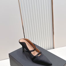 Malone Souliers 尖头高跟凉鞋 这鞋型绝了! 穿上就是腿精本精!设计感拉满~采用光滑牛皮, Malone Souliers 尖头高跟凉鞋 这鞋型绝了! 穿上就是腿精本精!设计感拉满~采用光滑牛皮,