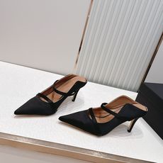 Malone Souliers 尖头高跟凉鞋 这鞋型绝了! 穿上就是腿精本精!设计感拉满~采用光滑牛皮, Malone Souliers 尖头高跟凉鞋 这鞋型绝了! 穿上就是腿精本精!设计感拉满~采用光滑牛皮,
