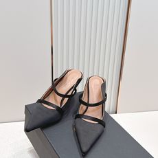 Malone Souliers 尖头高跟凉鞋 这鞋型绝了! 穿上就是腿精本精!设计感拉满~采用光滑牛皮, Malone Souliers 尖头高跟凉鞋 这鞋型绝了! 穿上就是腿精本精!设计感拉满~采用光滑牛皮,
