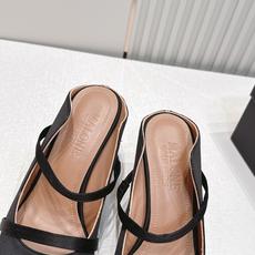 Malone Souliers 尖头高跟凉鞋 这鞋型绝了! 穿上就是腿精本精!设计感拉满~采用光滑牛皮, Malone Souliers 尖头高跟凉鞋 这鞋型绝了! 穿上就是腿精本精!设计感拉满~采用光滑牛皮,