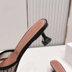 Malone Souliers 中跟蕾丝凉拖鞋经典蕾丝性感依然风韵犹存 真皮蝴蝶结 计,非常耐看极具风格 Malone Souliers 中跟蕾丝凉拖鞋经典蕾丝性感依然风韵犹存 真皮蝴蝶结 计,非常耐看极具风格