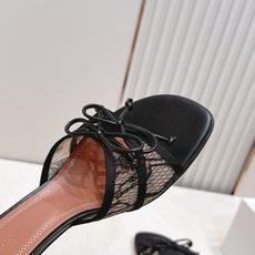 Malone Souliers 中跟蕾丝凉拖鞋经典蕾丝性感依然风韵犹存 真皮蝴蝶结 计,非常耐看极具风格 Malone Souliers 中跟蕾丝凉拖鞋经典蕾丝性感依然风韵犹存 真皮蝴蝶结 计,非常耐看极具风格