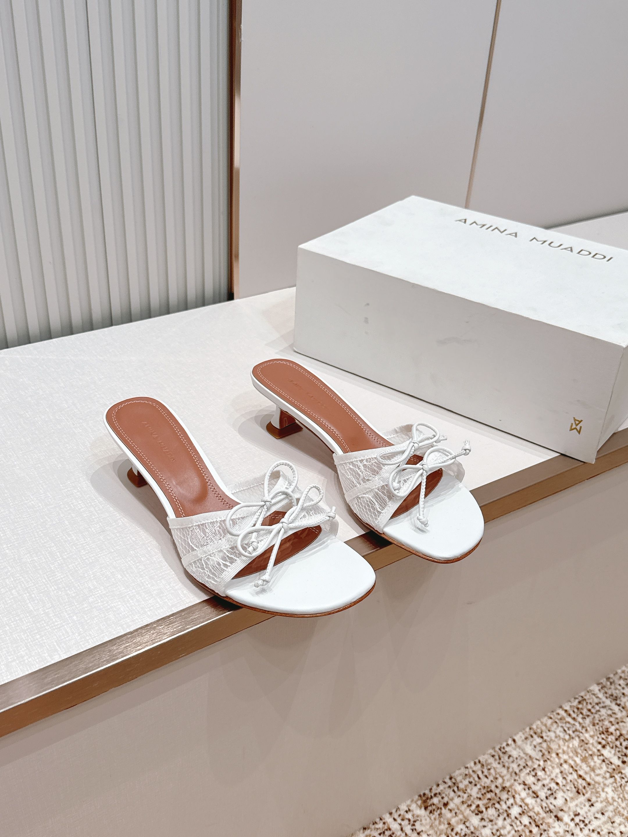 Malone Souliers 中跟蕾丝凉拖鞋经典蕾丝性感依然风韵犹存 真皮蝴蝶结 计，非常耐看极具风格