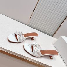 Malone Souliers 中跟蕾丝凉拖鞋经典蕾丝性感依然风韵犹存 真皮蝴蝶结 计,非常耐看极具风格 Malone Souliers 中跟蕾丝凉拖鞋经典蕾丝性感依然风韵犹存 真皮蝴蝶结 计,非常耐看极具风格