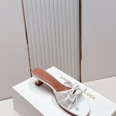 Malone Souliers 中跟蕾丝凉拖鞋经典蕾丝性感依然风韵犹存 真皮蝴蝶结 计,非常耐看极具风格 Malone Souliers 中跟蕾丝凉拖鞋经典蕾丝性感依然风韵犹存 真皮蝴蝶结 计,非常耐看极具风格