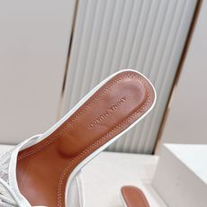 Malone Souliers 中跟蕾丝凉拖鞋经典蕾丝性感依然风韵犹存 真皮蝴蝶结 计,非常耐看极具风格 Malone Souliers 中跟蕾丝凉拖鞋经典蕾丝性感依然风韵犹存 真皮蝴蝶结 计,非常耐看极具风格