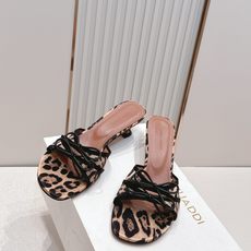 Malone Souliers 中跟蕾丝凉拖鞋经典蕾丝性感依然风韵犹存 真皮蝴蝶结 计,非常耐看极具风格 Malone Souliers 中跟蕾丝凉拖鞋经典蕾丝性感依然风韵犹存 真皮蝴蝶结 计,非常耐看极具风格