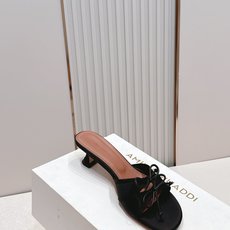 Malone Souliers 中跟蕾丝凉拖鞋经典蕾丝性感依然风韵犹存 真皮蝴蝶结 计,非常耐看极具风格 Malone Souliers 中跟蕾丝凉拖鞋经典蕾丝性感依然风韵犹存 真皮蝴蝶结 计,非常耐看极具风格
