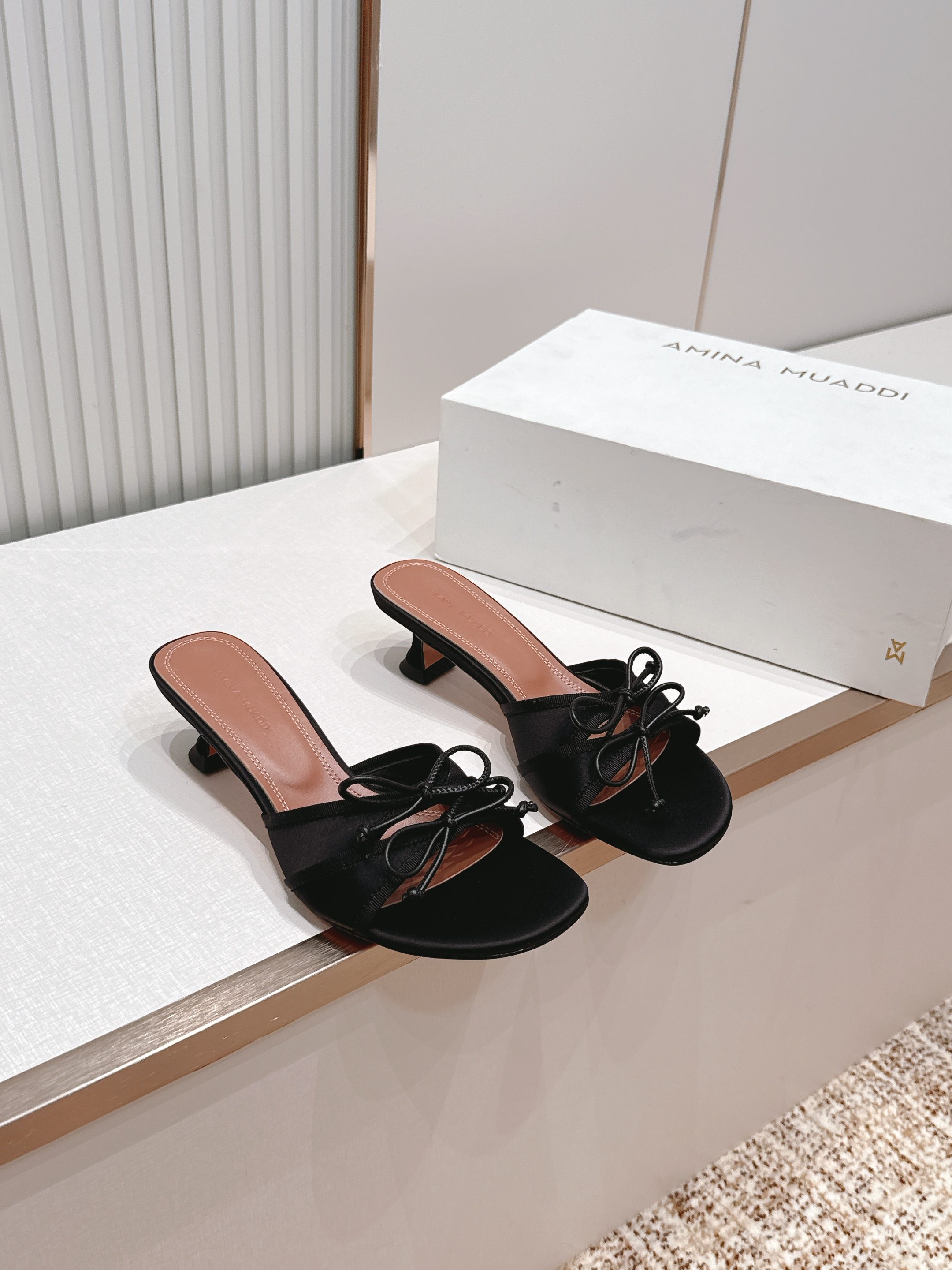 Malone Souliers 中跟蕾丝凉拖鞋经典蕾丝性感依然风韵犹存 真皮蝴蝶结 计，非常耐看极具风格
