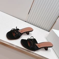 Malone Souliers 中跟蕾丝凉拖鞋经典蕾丝性感依然风韵犹存 真皮蝴蝶结 计,非常耐看极具风格 Malone Souliers 中跟蕾丝凉拖鞋经典蕾丝性感依然风韵犹存 真皮蝴蝶结 计,非常耐看极具风格