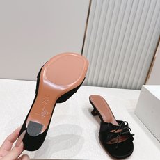 Malone Souliers 中跟蕾丝凉拖鞋经典蕾丝性感依然风韵犹存 真皮蝴蝶结 计,非常耐看极具风格 Malone Souliers 中跟蕾丝凉拖鞋经典蕾丝性感依然风韵犹存 真皮蝴蝶结 计,非常耐看极具风格