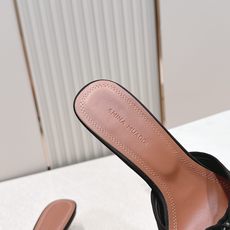Malone Souliers 中跟蕾丝凉拖鞋经典蕾丝性感依然风韵犹存 真皮蝴蝶结 计,非常耐看极具风格 Malone Souliers 中跟蕾丝凉拖鞋经典蕾丝性感依然风韵犹存 真皮蝴蝶结 计,非常耐看极具风格
