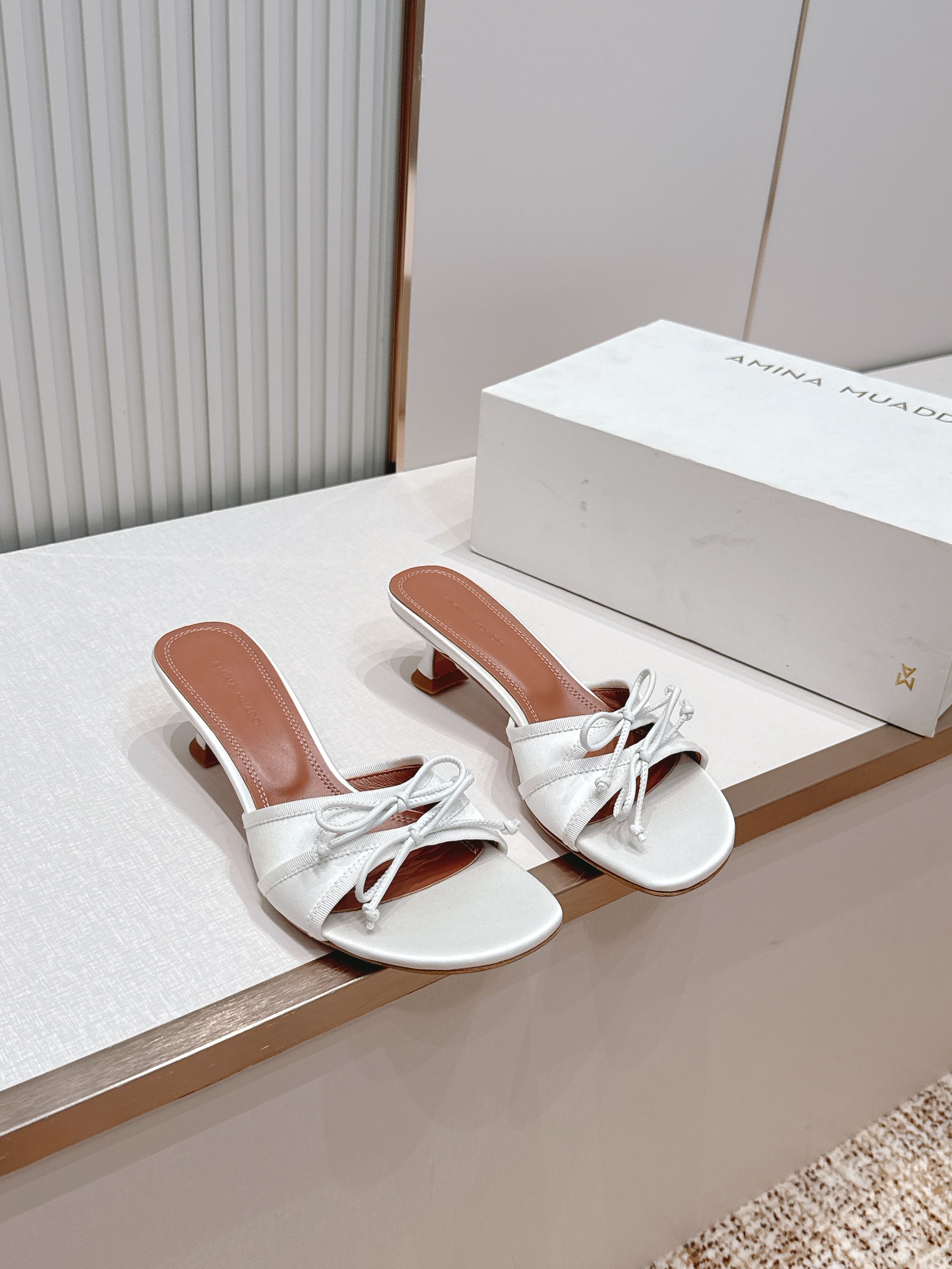 Malone Souliers 中跟蕾丝凉拖鞋经典蕾丝性感依然风韵犹存 真皮蝴蝶结 计，非常耐看极具风格