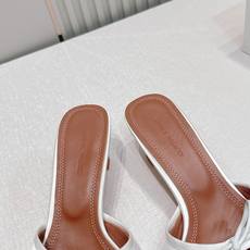 Malone Souliers 中跟蕾丝凉拖鞋经典蕾丝性感依然风韵犹存 真皮蝴蝶结 计,非常耐看极具风格 Malone Souliers 中跟蕾丝凉拖鞋经典蕾丝性感依然风韵犹存 真皮蝴蝶结 计,非常耐看极具风格