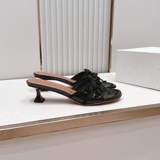 Malone Souliers 中跟蕾丝凉拖鞋经典蕾丝性感依然风韵犹存 真皮蝴蝶结 计,非常耐看极具风格 Malone Souliers 中跟蕾丝凉拖鞋经典蕾丝性感依然风韵犹存 真皮蝴蝶结 计,非常耐看极具风格