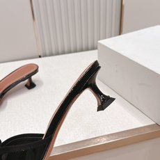 Malone Souliers 中跟蕾丝凉拖鞋经典蕾丝性感依然风韵犹存 真皮蝴蝶结 计,非常耐看极具风格 Malone Souliers 中跟蕾丝凉拖鞋经典蕾丝性感依然风韵犹存 真皮蝴蝶结 计,非常耐看极具风格