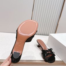 Malone Souliers 中跟蕾丝凉拖鞋经典蕾丝性感依然风韵犹存 真皮蝴蝶结 计,非常耐看极具风格 Malone Souliers 中跟蕾丝凉拖鞋经典蕾丝性感依然风韵犹存 真皮蝴蝶结 计,非常耐看极具风格