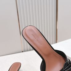 Malone Souliers 中跟蕾丝凉拖鞋经典蕾丝性感依然风韵犹存 真皮蝴蝶结 计,非常耐看极具风格 Malone Souliers 中跟蕾丝凉拖鞋经典蕾丝性感依然风韵犹存 真皮蝴蝶结 计,非常耐看极具风格
