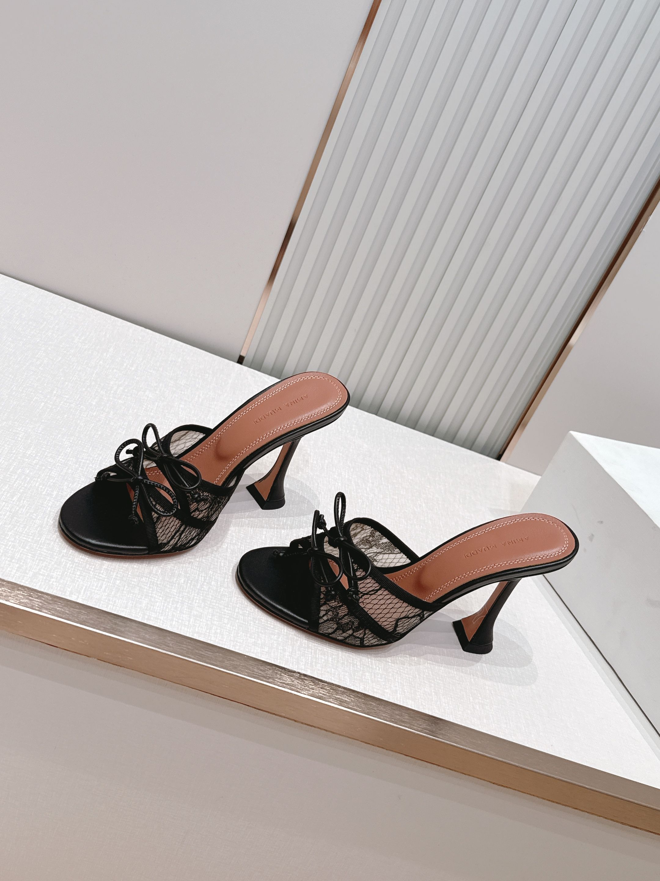 Malone Souliers 高跟蕾丝凉拖鞋经典蕾丝性感依然风韵犹存 真皮蝴蝶结 计，非常耐看极具风格