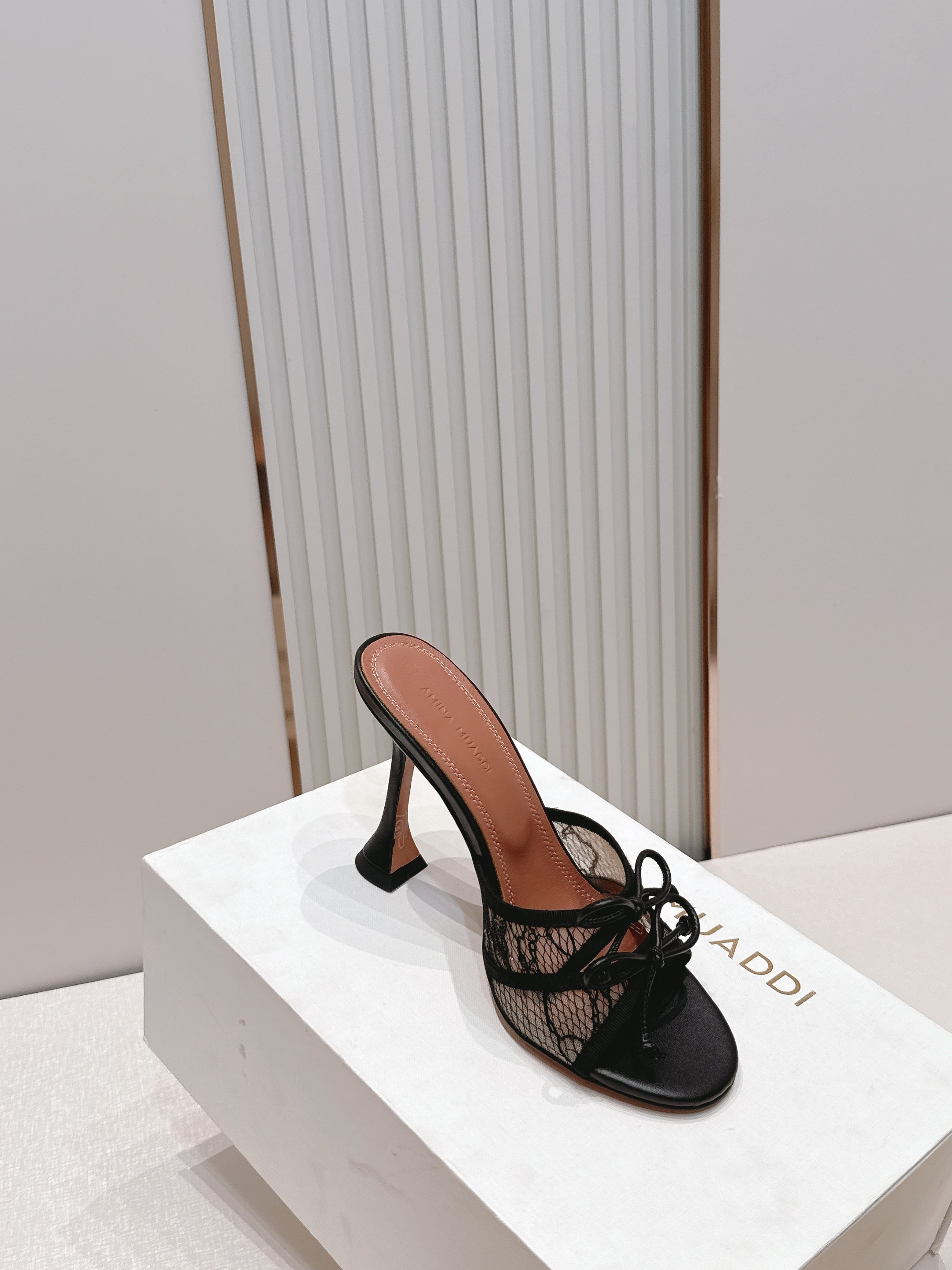 Malone Souliers 高跟蕾丝凉拖鞋经典蕾丝性感依然风韵犹存 真皮蝴蝶结 计，非常耐看极具风格