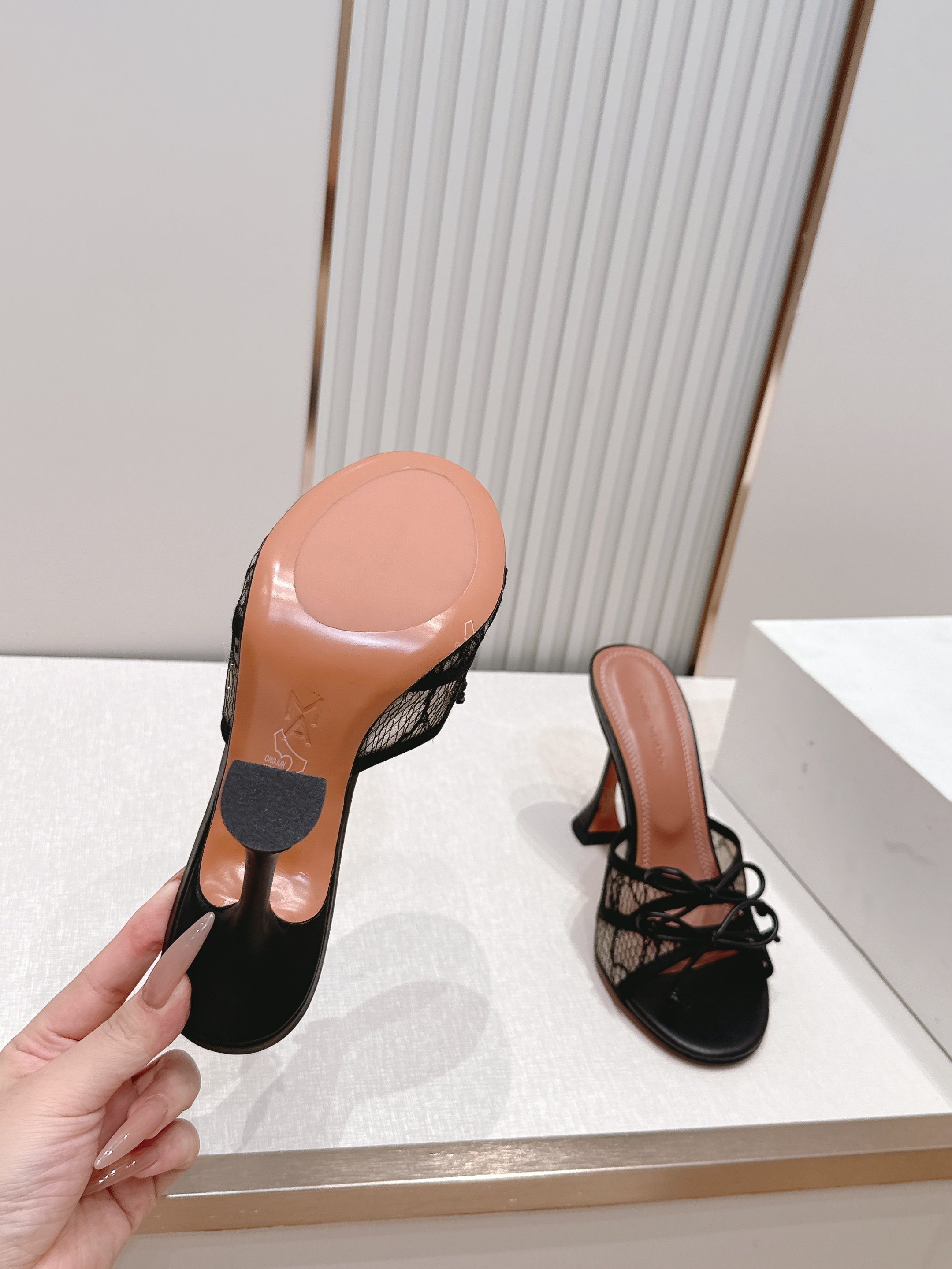 Malone Souliers 高跟蕾丝凉拖鞋经典蕾丝性感依然风韵犹存 真皮蝴蝶结 计，非常耐看极具风格