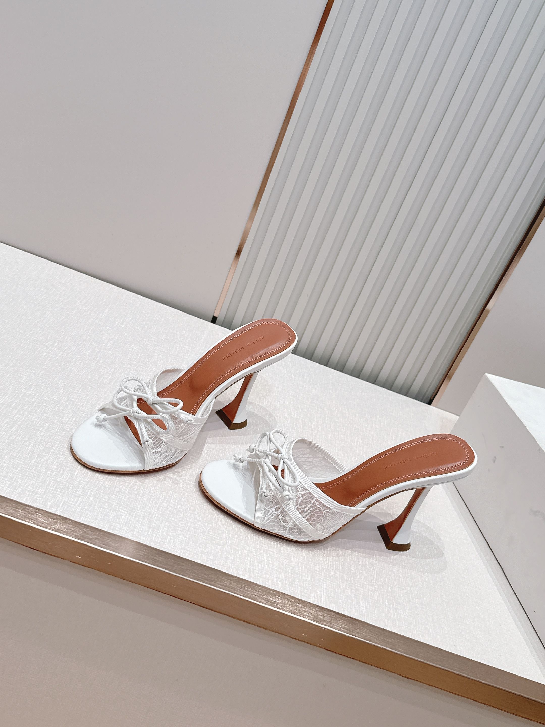 Malone Souliers 高跟蕾丝凉拖鞋经典蕾丝性感依然风韵犹存 真皮蝴蝶结 计，非常耐看极具风格