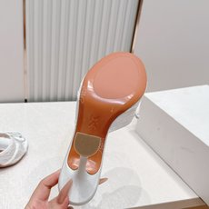 Malone Souliers 高跟蕾丝凉拖鞋经典蕾丝性感依然风韵犹存 真皮蝴蝶结 计,非常耐看极具风格 Malone Souliers 高跟蕾丝凉拖鞋经典蕾丝性感依然风韵犹存 真皮蝴蝶结 计,非常耐看极具风格