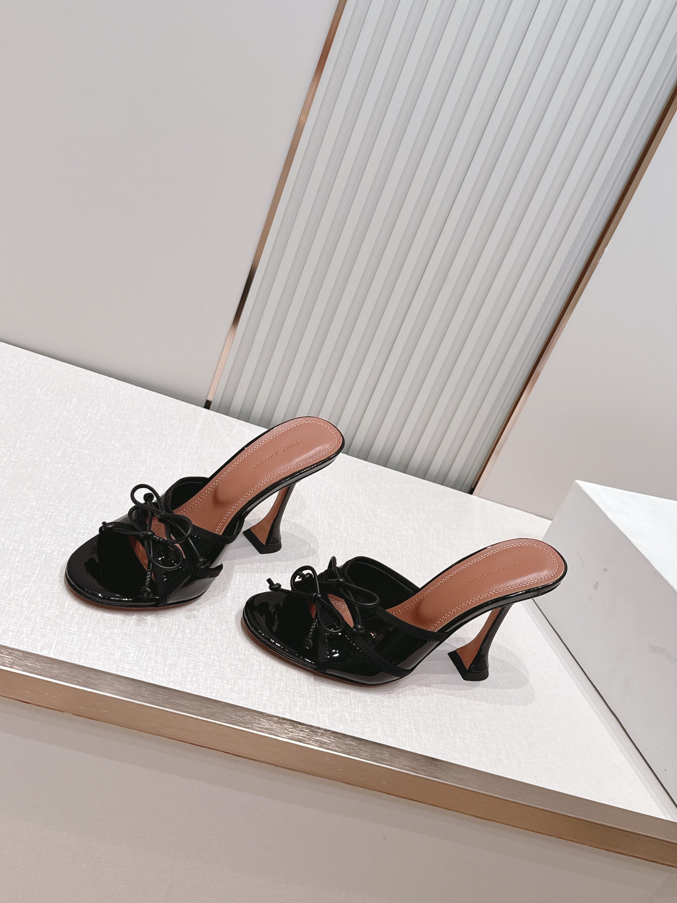 Malone Souliers 高跟蕾丝凉拖鞋经典蕾丝性感依然风韵犹存 真皮蝴蝶结 计，非常耐看极具风格