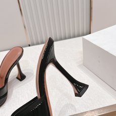 Malone Souliers 高跟蕾丝凉拖鞋经典蕾丝性感依然风韵犹存 真皮蝴蝶结 计,非常耐看极具风格 Malone Souliers 高跟蕾丝凉拖鞋经典蕾丝性感依然风韵犹存 真皮蝴蝶结 计,非常耐看极具风格