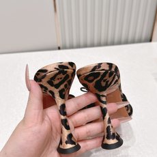 Malone Souliers 高跟蕾丝凉拖鞋经典蕾丝性感依然风韵犹存 真皮蝴蝶结 计,非常耐看极具风格 Malone Souliers 高跟蕾丝凉拖鞋经典蕾丝性感依然风韵犹存 真皮蝴蝶结 计,非常耐看极具风格