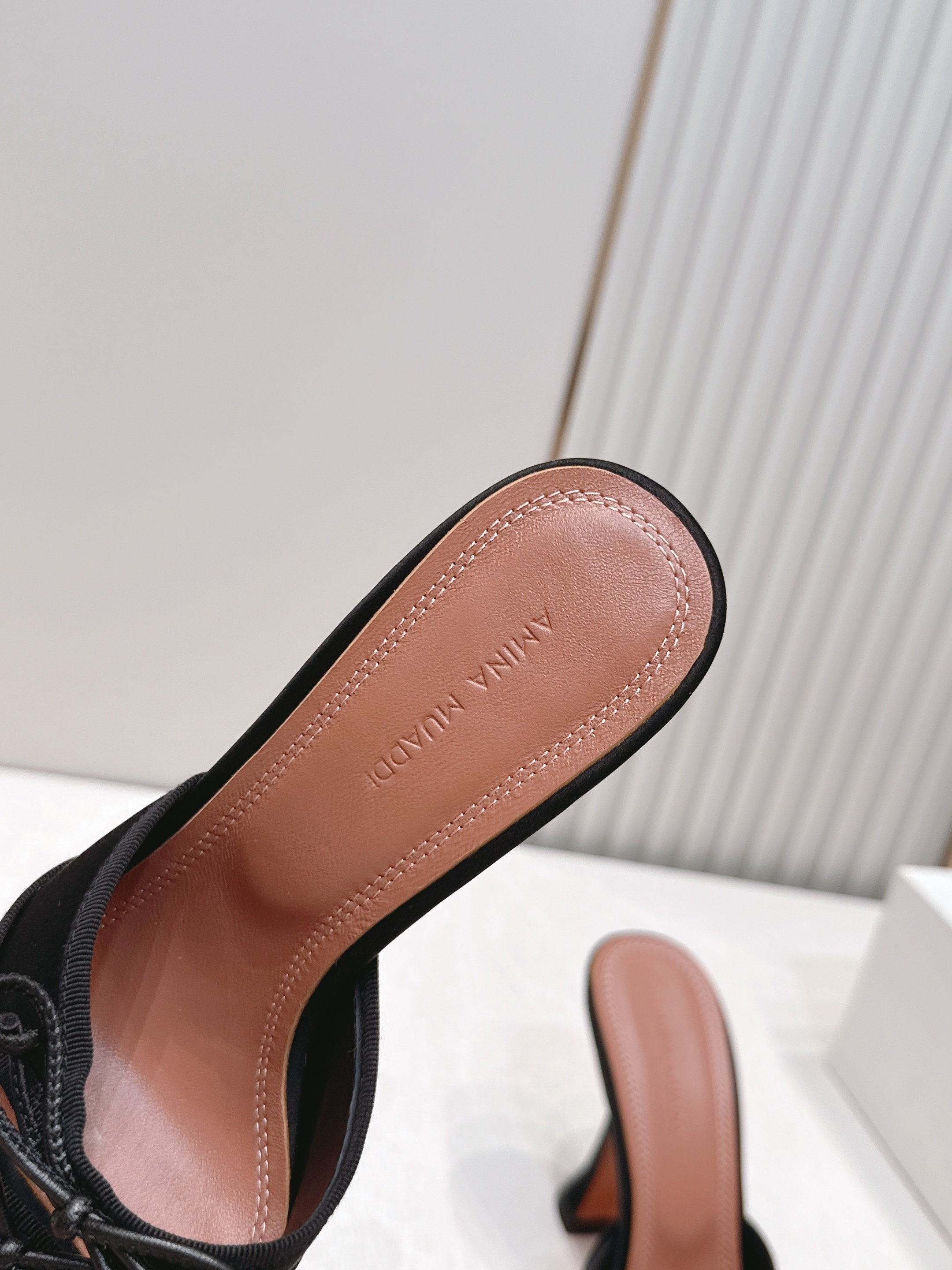 Malone Souliers 高跟蕾丝凉拖鞋经典蕾丝性感依然风韵犹存 真皮蝴蝶结 计，非常耐看极具风格