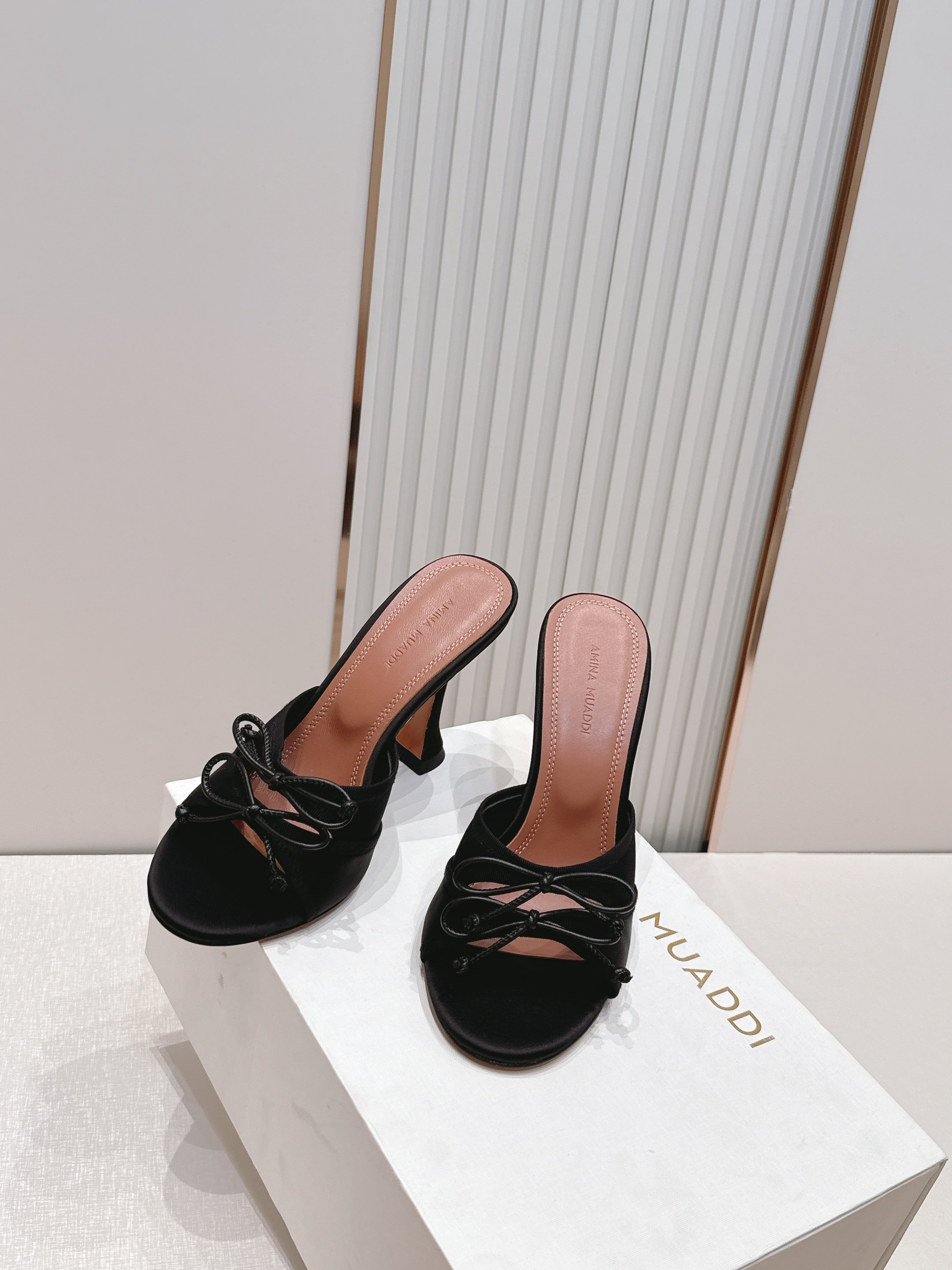 Malone Souliers 高跟蕾丝凉拖鞋经典蕾丝性感依然风韵犹存 真皮蝴蝶结 计，非常耐看极具风格