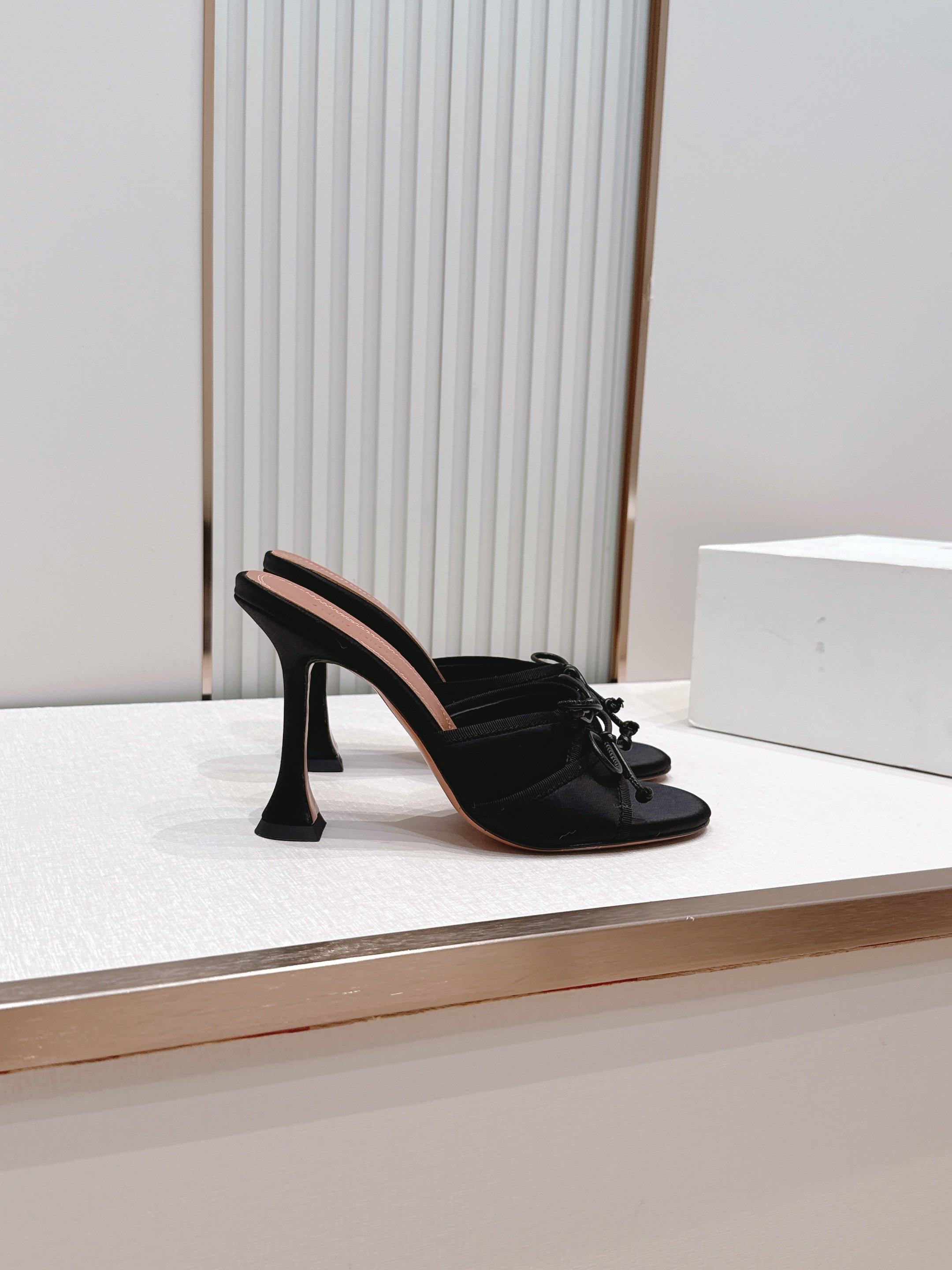 Malone Souliers 高跟蕾丝凉拖鞋经典蕾丝性感依然风韵犹存 真皮蝴蝶结 计，非常耐看极具风格