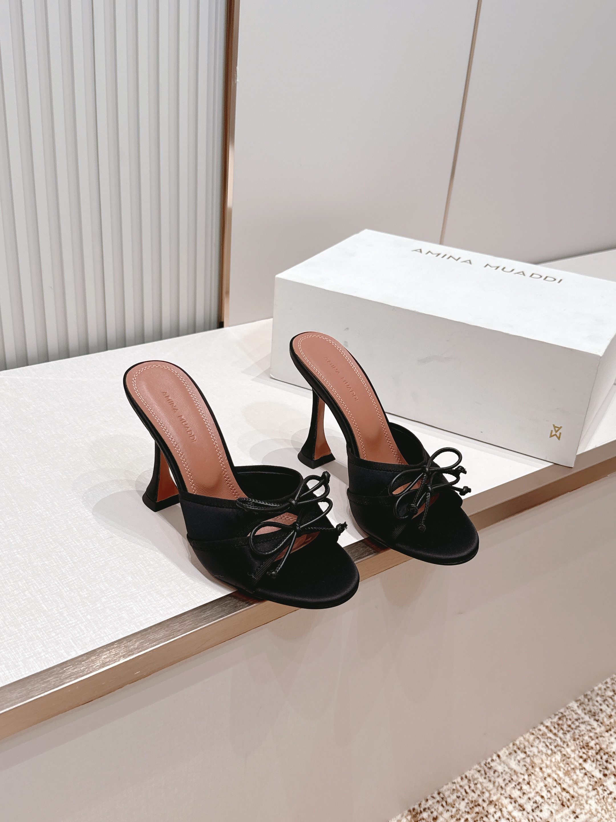 Malone Souliers 高跟蕾丝凉拖鞋经典蕾丝性感依然风韵犹存 真皮蝴蝶结 计，非常耐看极具风格