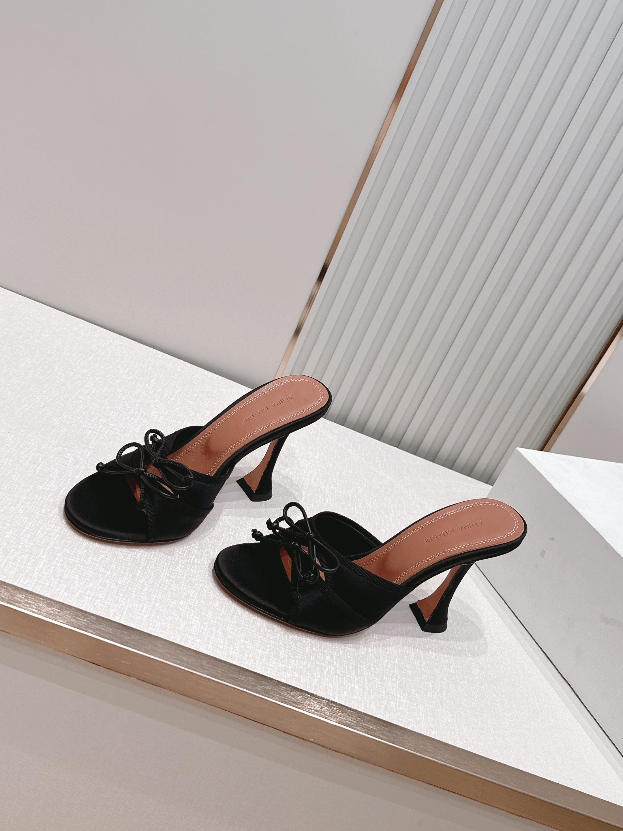 Malone Souliers 高跟蕾丝凉拖鞋经典蕾丝性感依然风韵犹存 真皮蝴蝶结 计，非常耐看极具风格