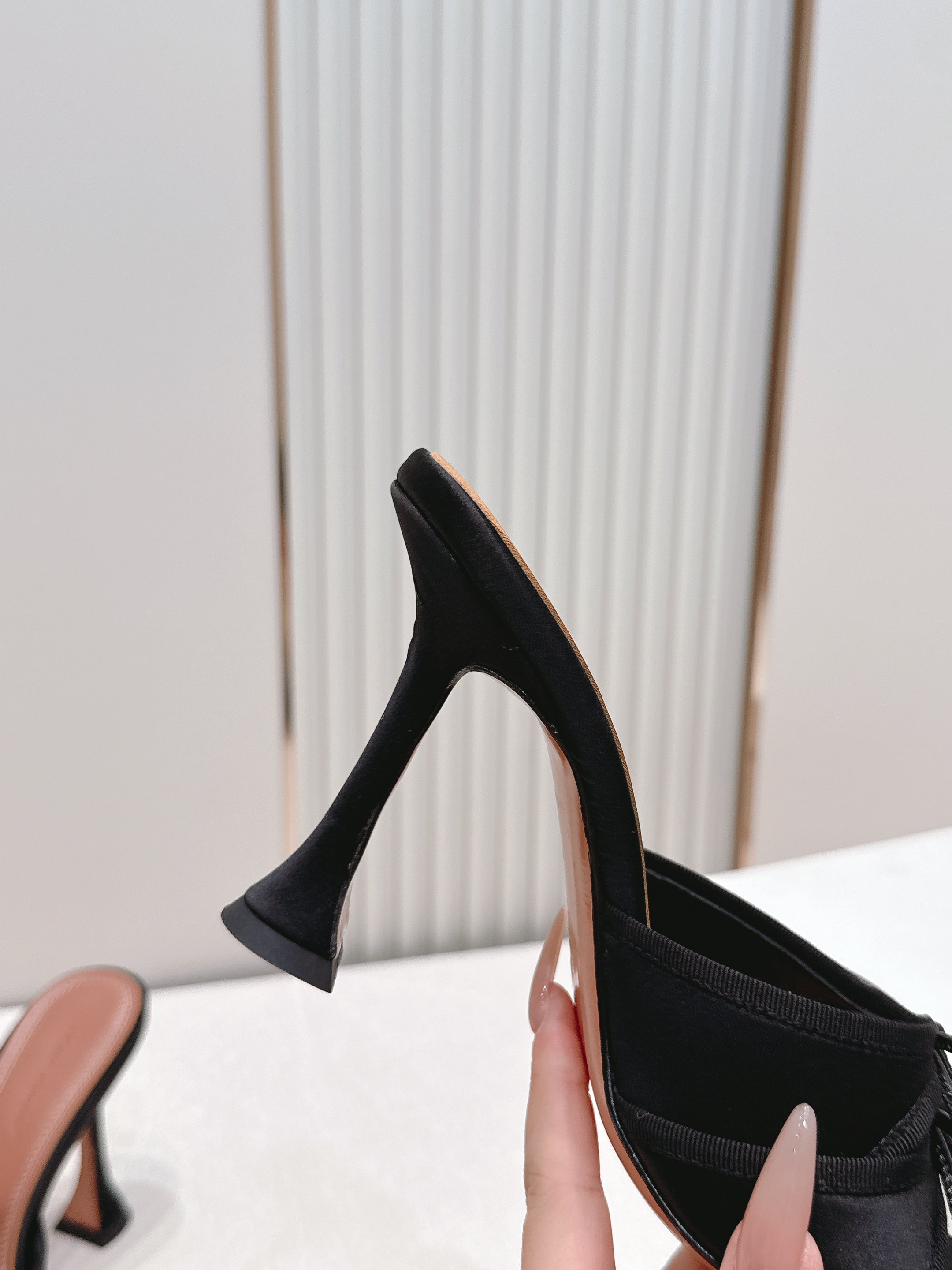 Malone Souliers 高跟蕾丝凉拖鞋经典蕾丝性感依然风韵犹存 真皮蝴蝶结 计，非常耐看极具风格